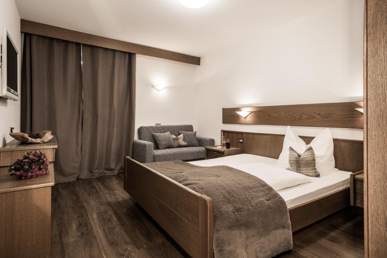 Hotel Zum Loewen - Al Leone Meltina Bagian luar foto