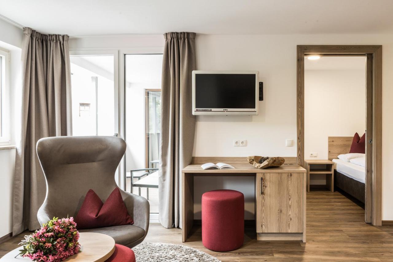 Hotel Zum Loewen - Al Leone Meltina Bagian luar foto