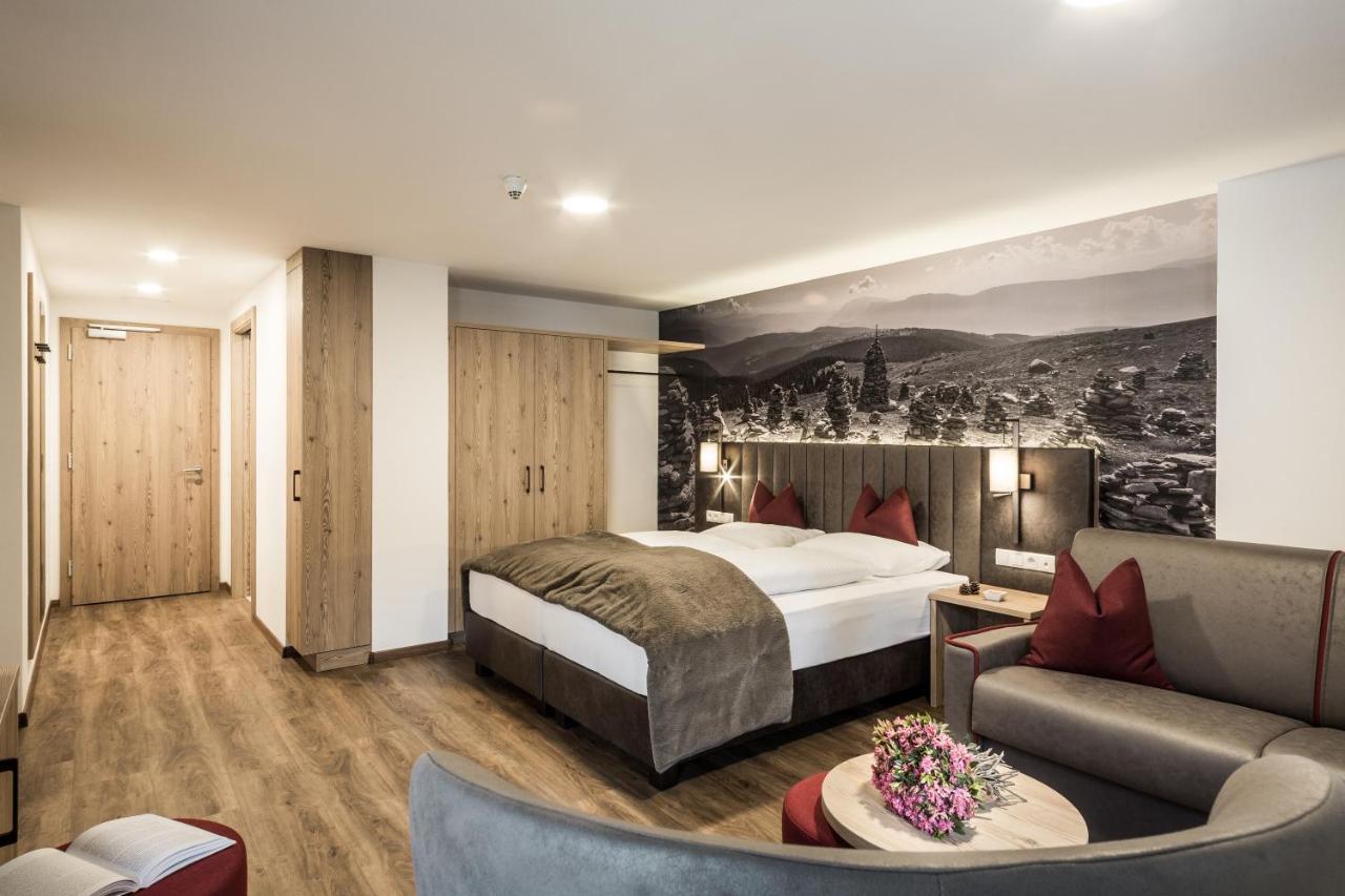 Hotel Zum Loewen - Al Leone Meltina Bagian luar foto