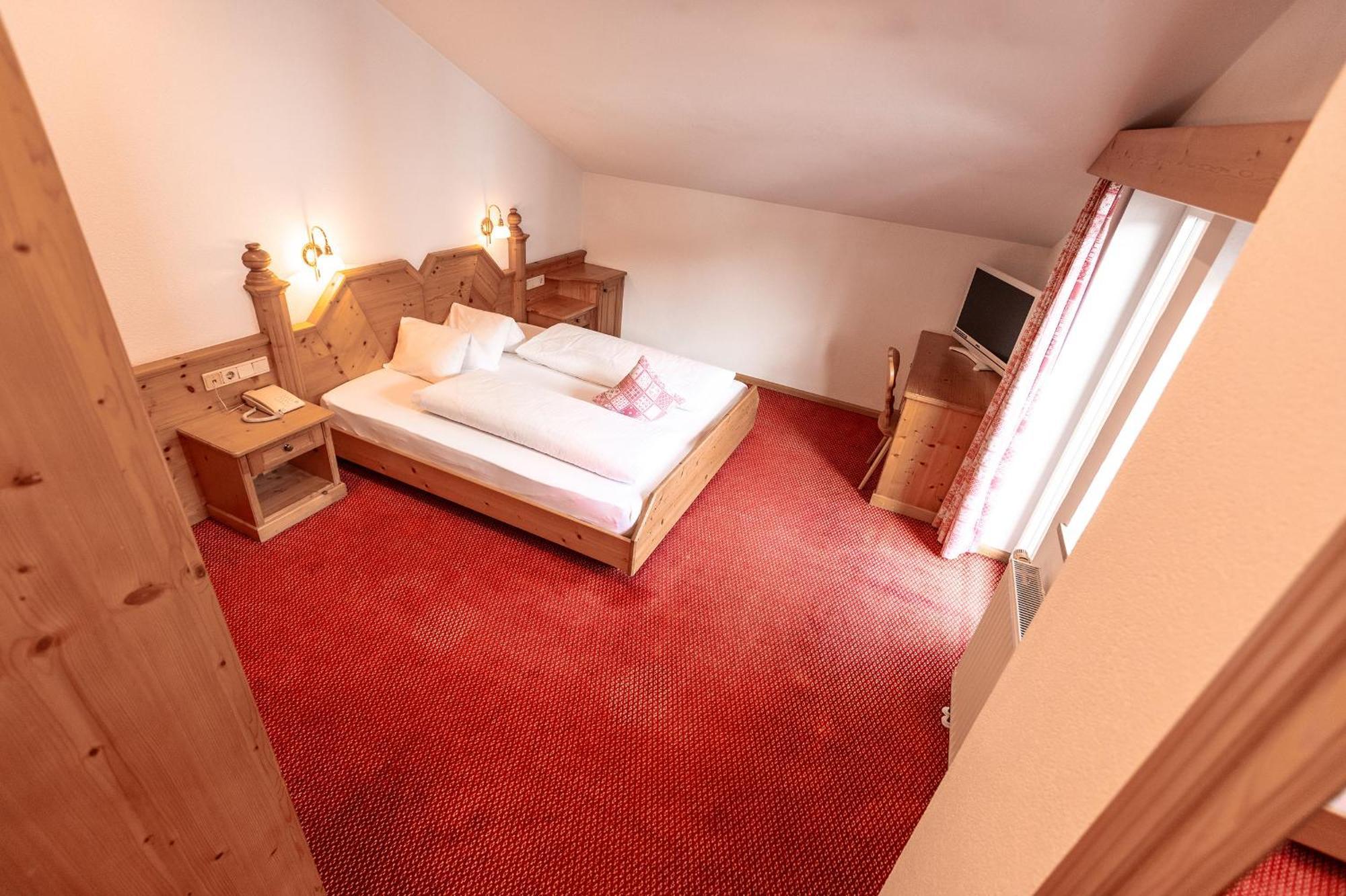 Hotel Zum Loewen - Al Leone Meltina Bagian luar foto