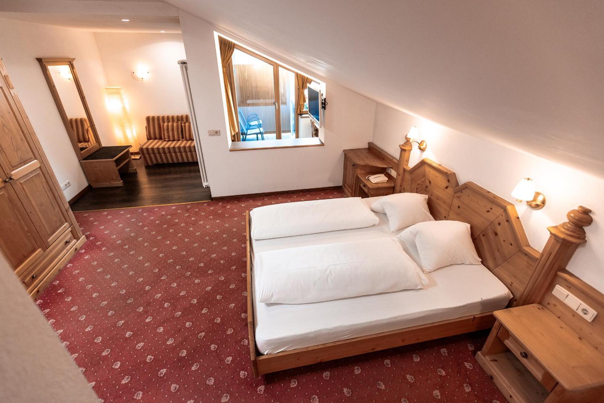 Hotel Zum Loewen - Al Leone Meltina Bagian luar foto