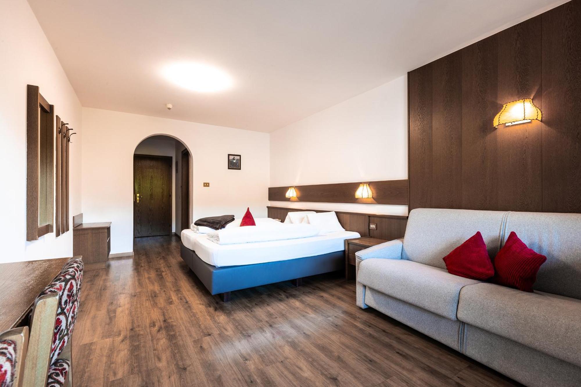 Hotel Zum Loewen - Al Leone Meltina Bagian luar foto