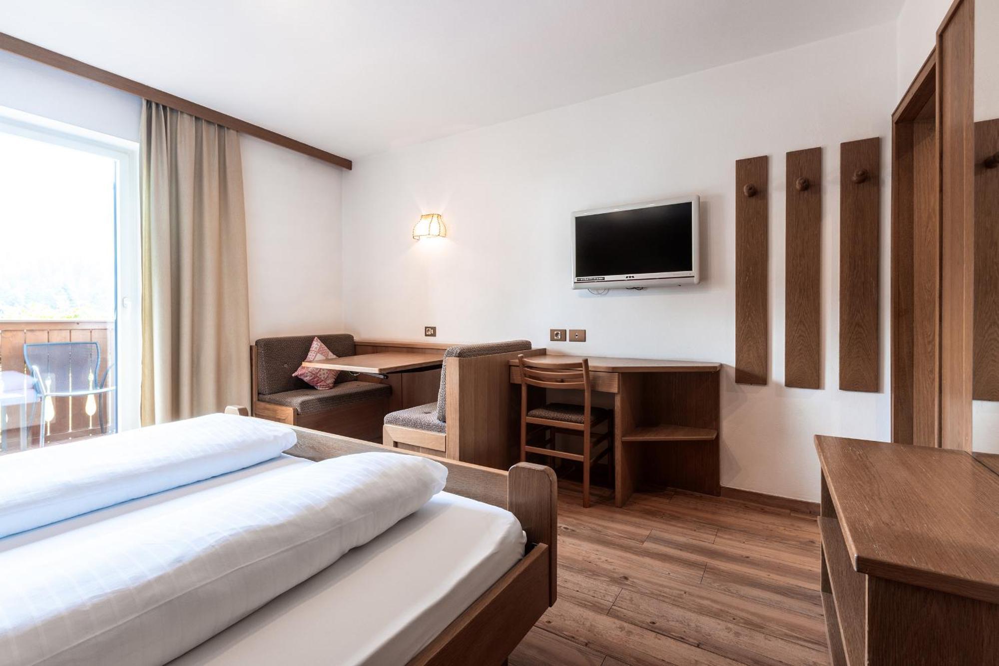 Hotel Zum Loewen - Al Leone Meltina Bagian luar foto