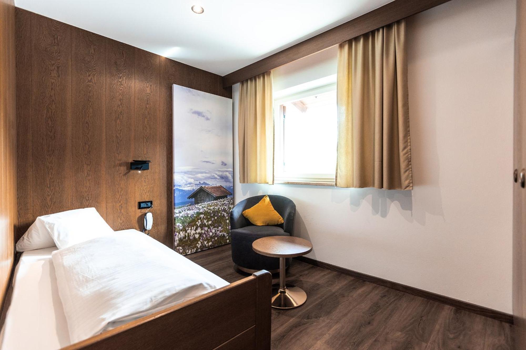 Hotel Zum Loewen - Al Leone Meltina Bagian luar foto