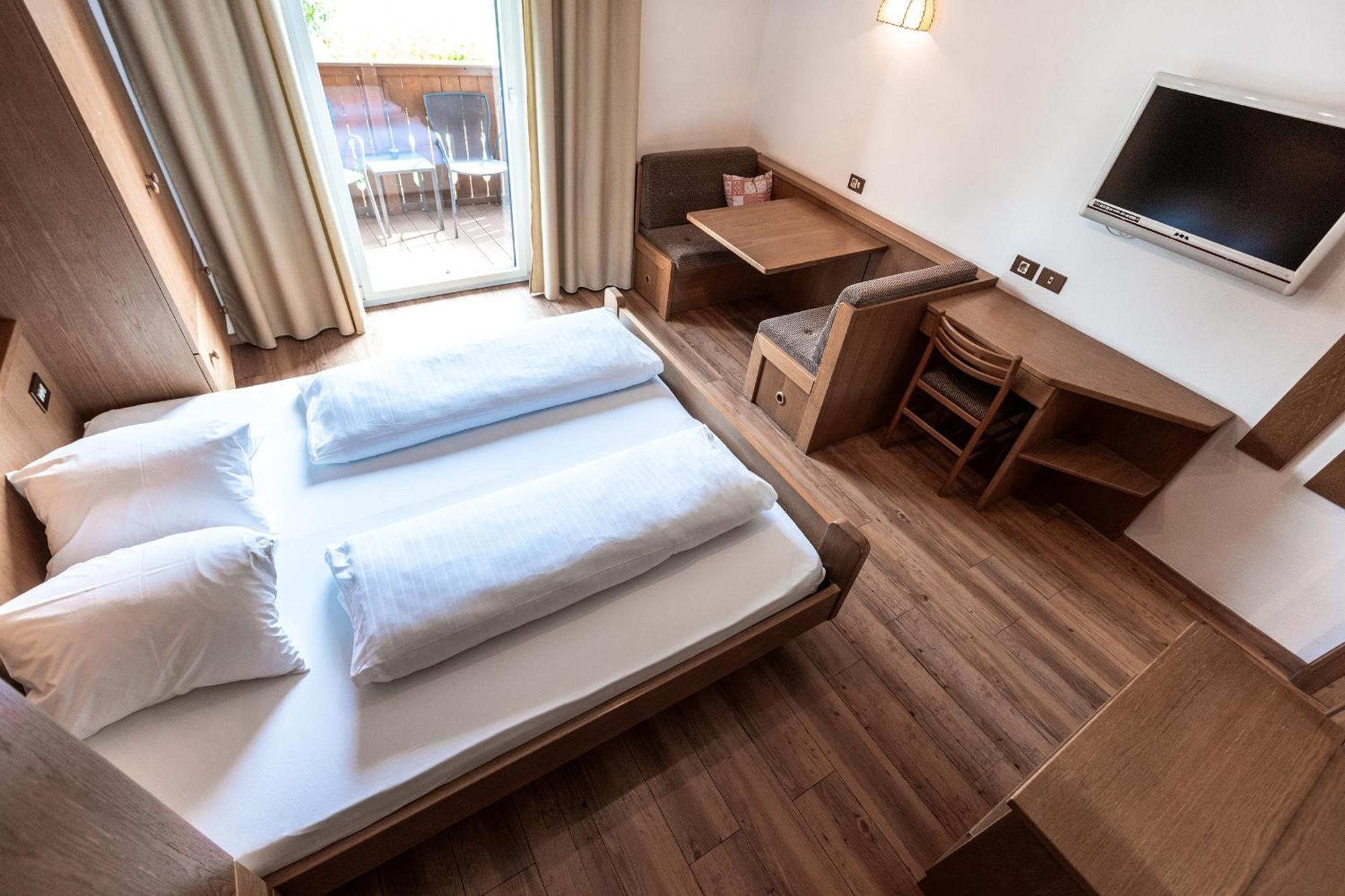 Hotel Zum Loewen - Al Leone Meltina Bagian luar foto