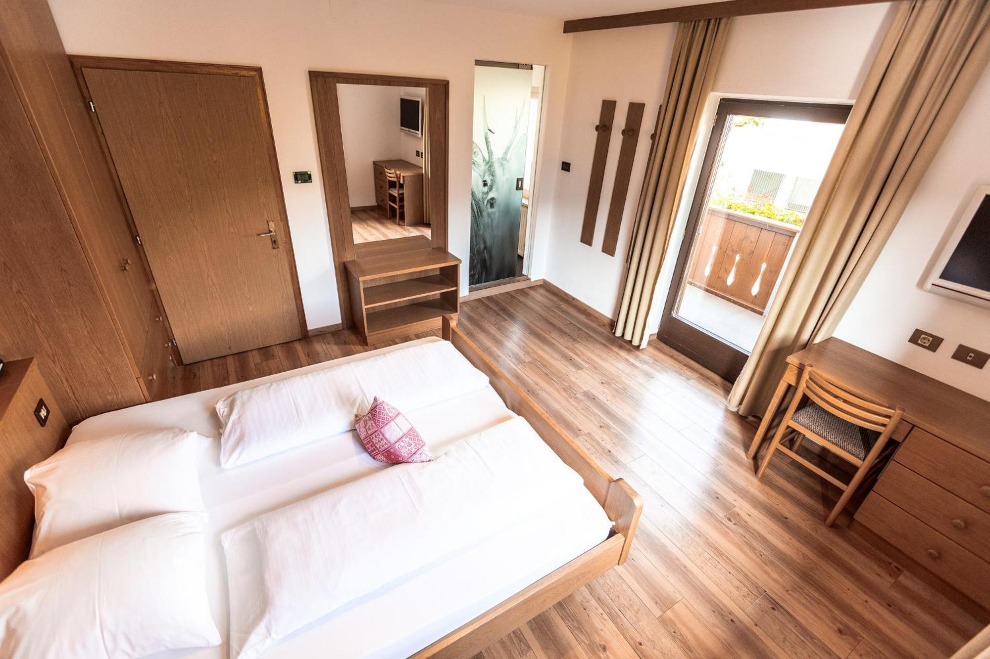 Hotel Zum Loewen - Al Leone Meltina Bagian luar foto