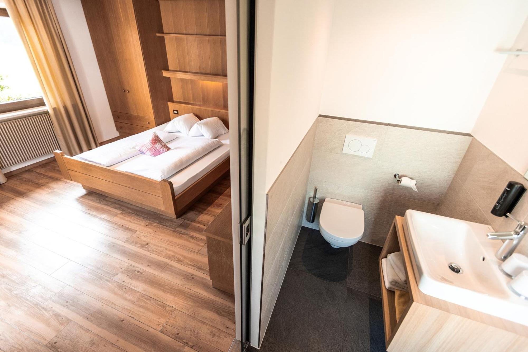 Hotel Zum Loewen - Al Leone Meltina Bagian luar foto