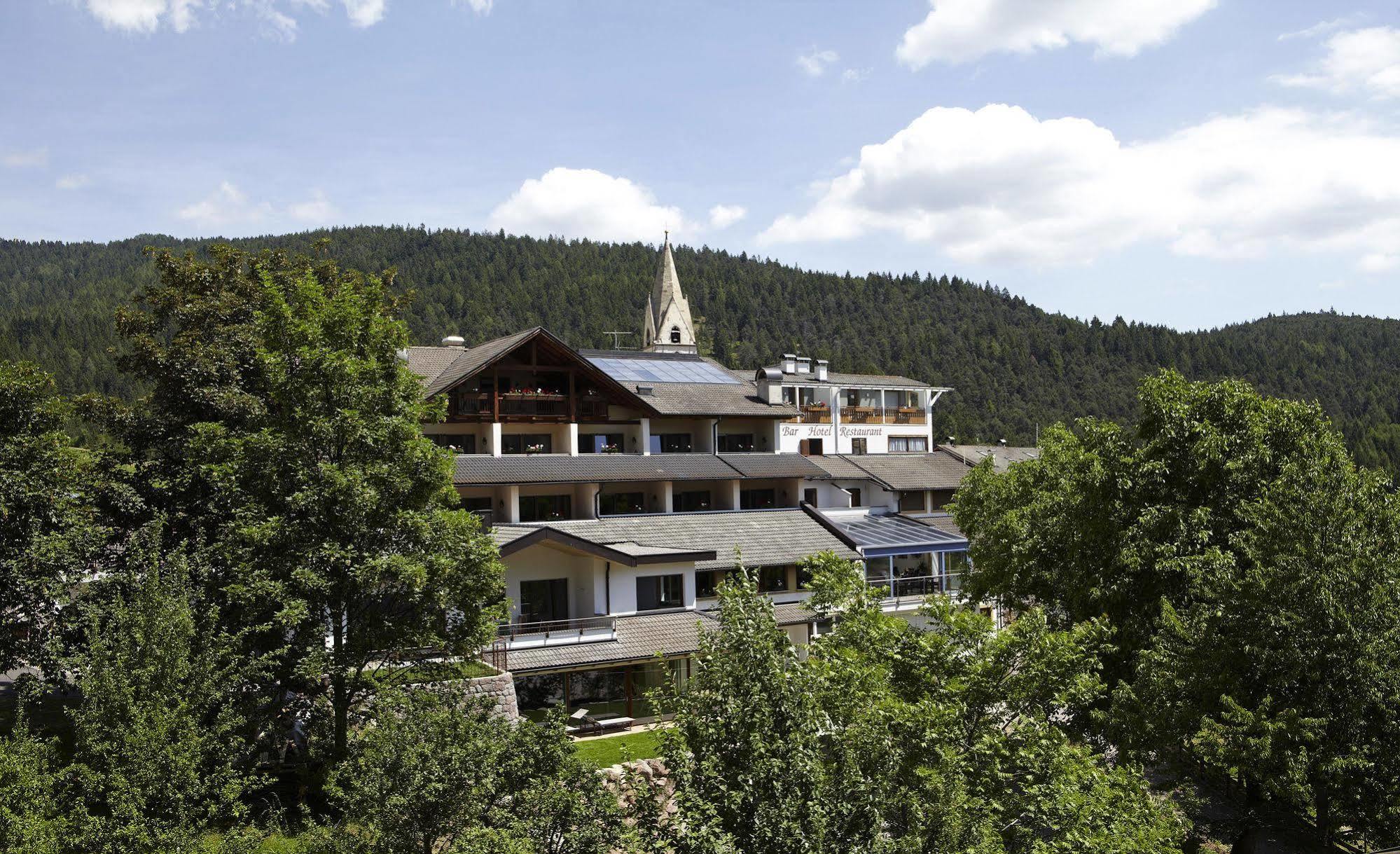 Hotel Zum Loewen - Al Leone Meltina Bagian luar foto