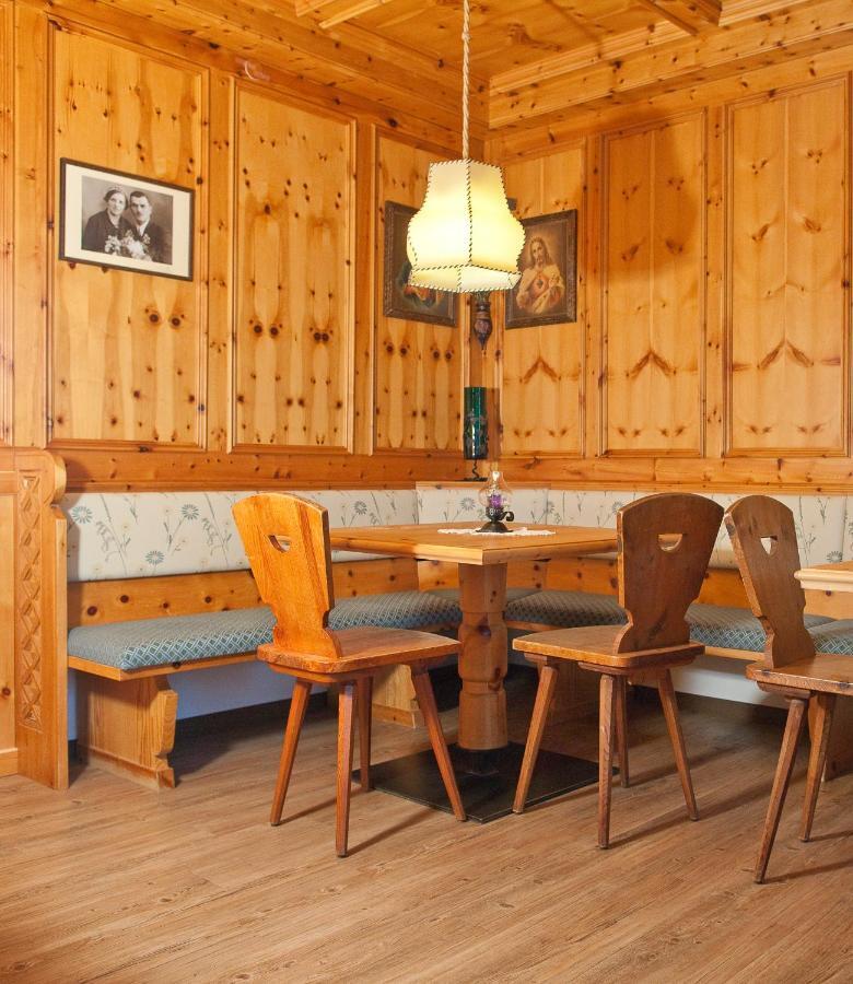 Hotel Zum Loewen - Al Leone Meltina Bagian luar foto