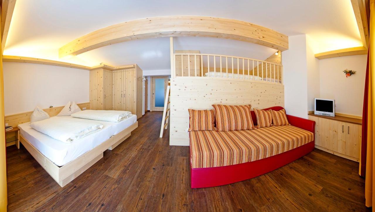 Hotel Zum Loewen - Al Leone Meltina Ruang foto
